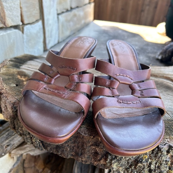 Clarks Brown soft leather Slip-On casual Sandals Sz-7 (UK 5). H - Picture 3 of 11